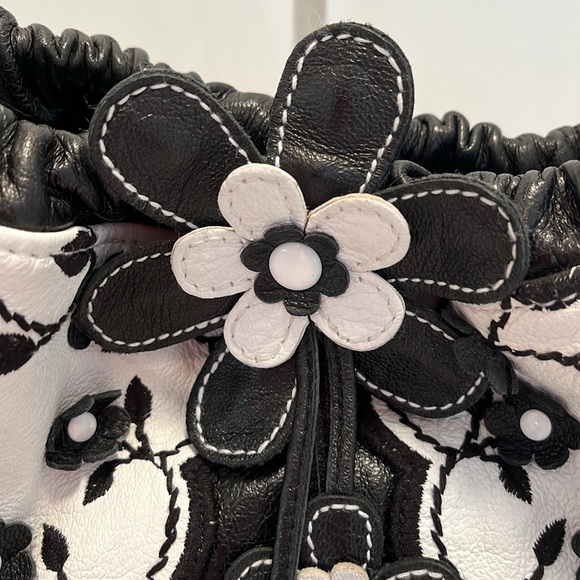 Isabella Fiore Flowers Satchel - Picture 3 of 16